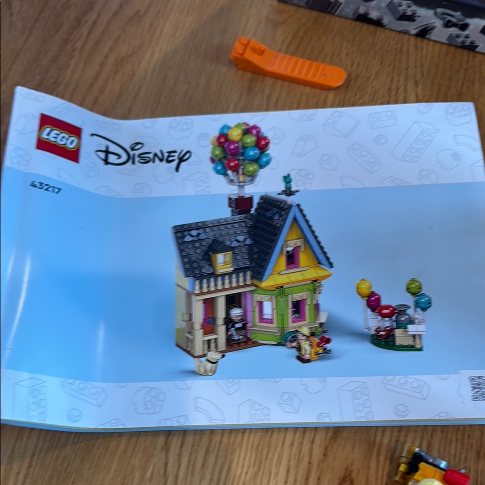 Genuine LEGO Disney UP House with Balloons Dug (Open Box) - Picture 4 of 13